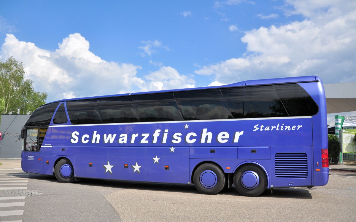 Neoplan Starliner von Schwarzfischer Reisen aus Deutschland am 31. Mai 2014 in Krems gesehen.