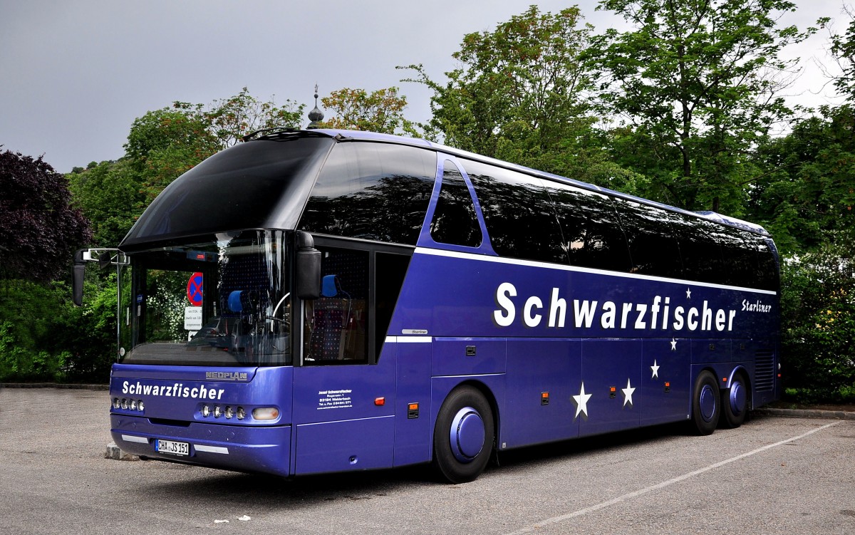Neoplan Starliner von Schwarzfischer Reisen aus Deutschland am 31. Mai 2014 in Krems gesehen.