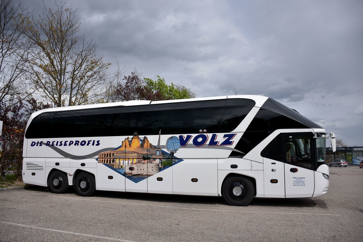 Neoplan Starliner von VLZ Reisen aus der BRD in Krems.