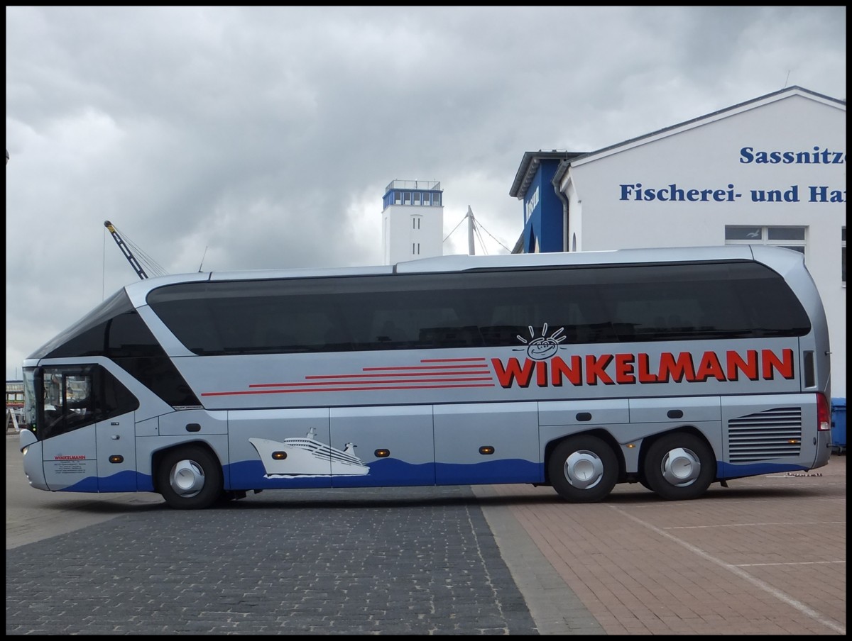 Neoplan Starliner von Winkelmann aus Deutschland im Stadthafen Sassnitz.