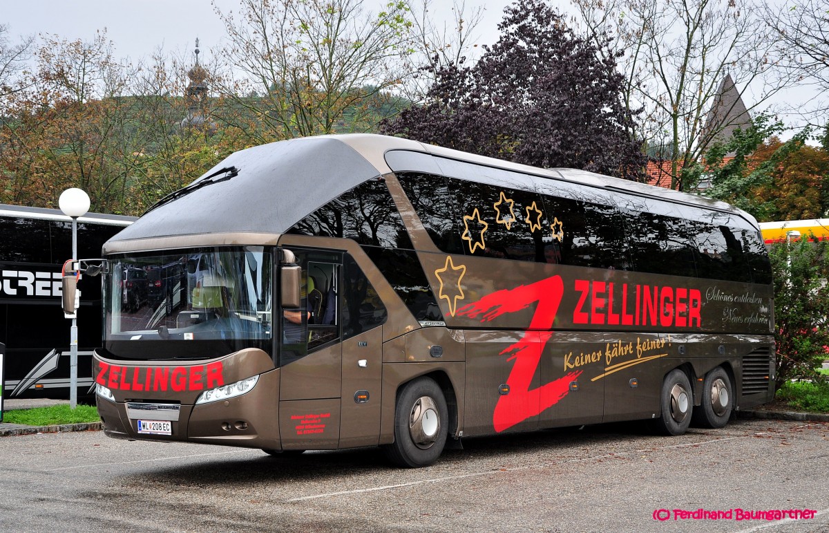 Neoplan Starliner von Zellinger Reisen aus sterreich am 14.9.2014 in Krems gesehen.