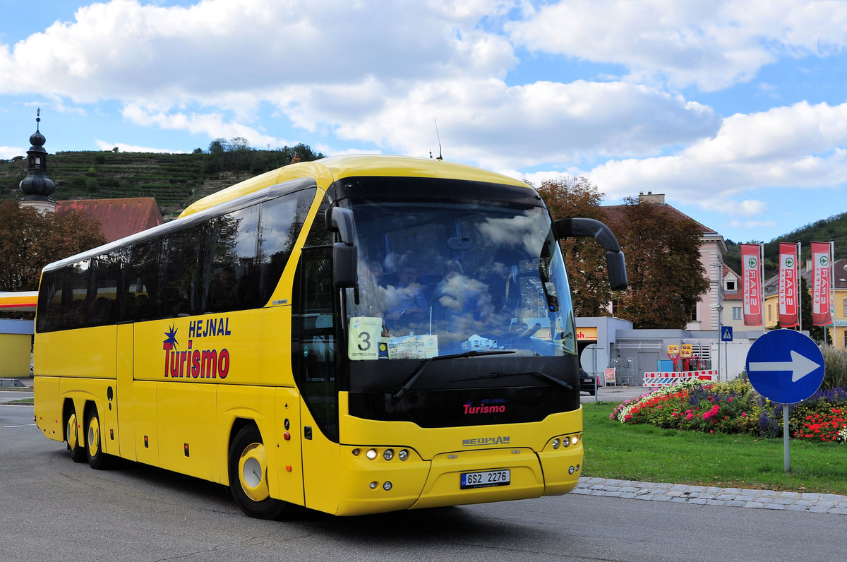 Neoplan Tourliner von Hejnal Turismo aus der CZ in Krems gesehen.