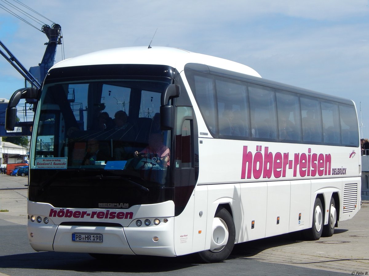 Neoplan Tourliner von Höber-Reisen aus Deutschland im Stadthafen Sassnitz. 