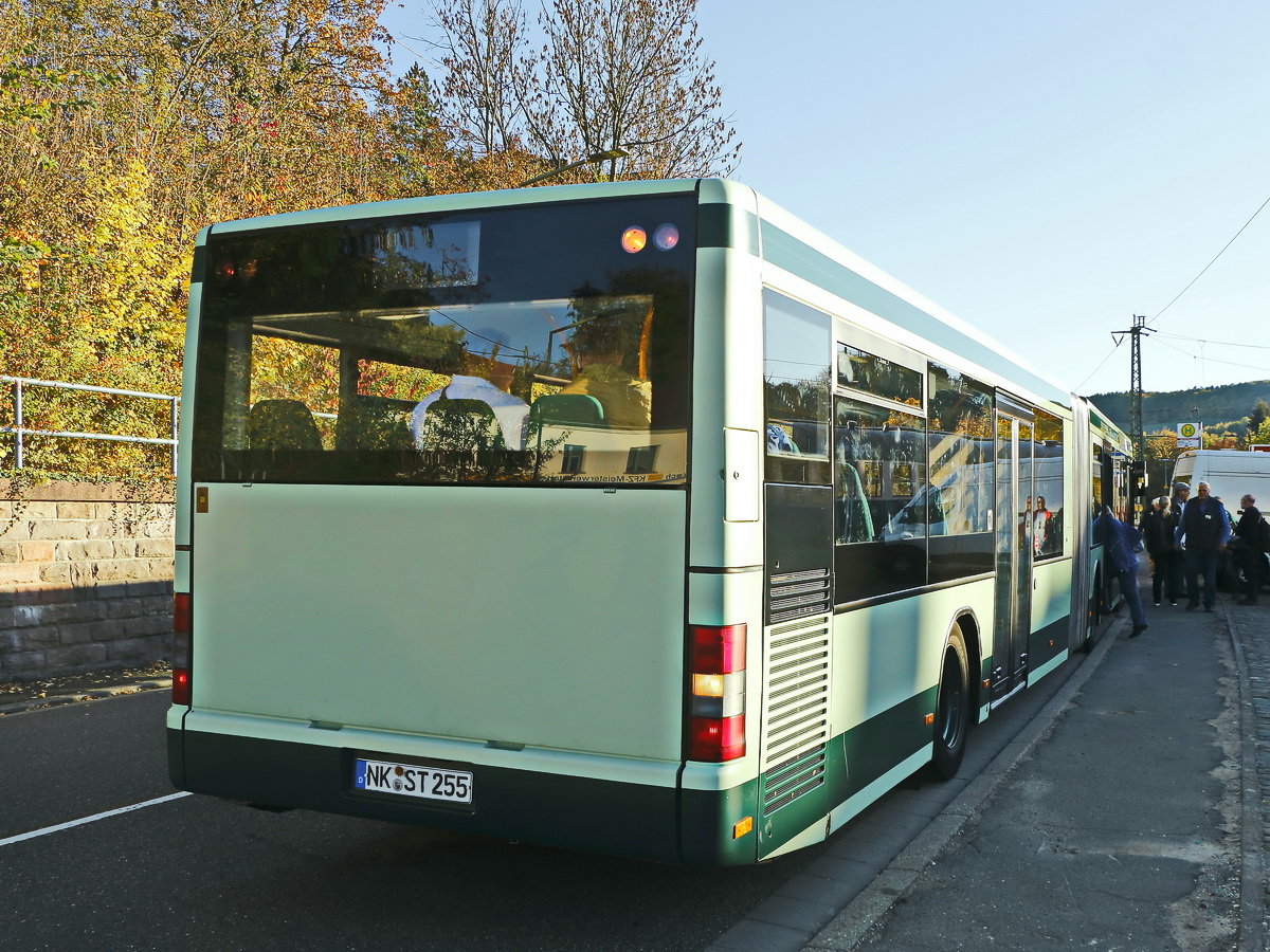 Neunkirchen am 21. Oktober 2018, Heckansicht eines MAN Niederflurbus 2. Generation(?) als Sonderwagen der Neunkircher Verkehrs-AG (NVG).