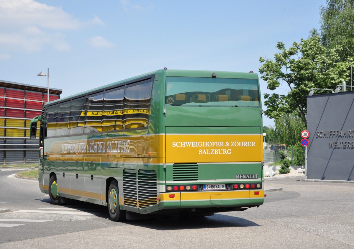 Renault Iliade von Schweighofer & Zhrer Reisen aus sterreich im Juni 2015 in Krems.
