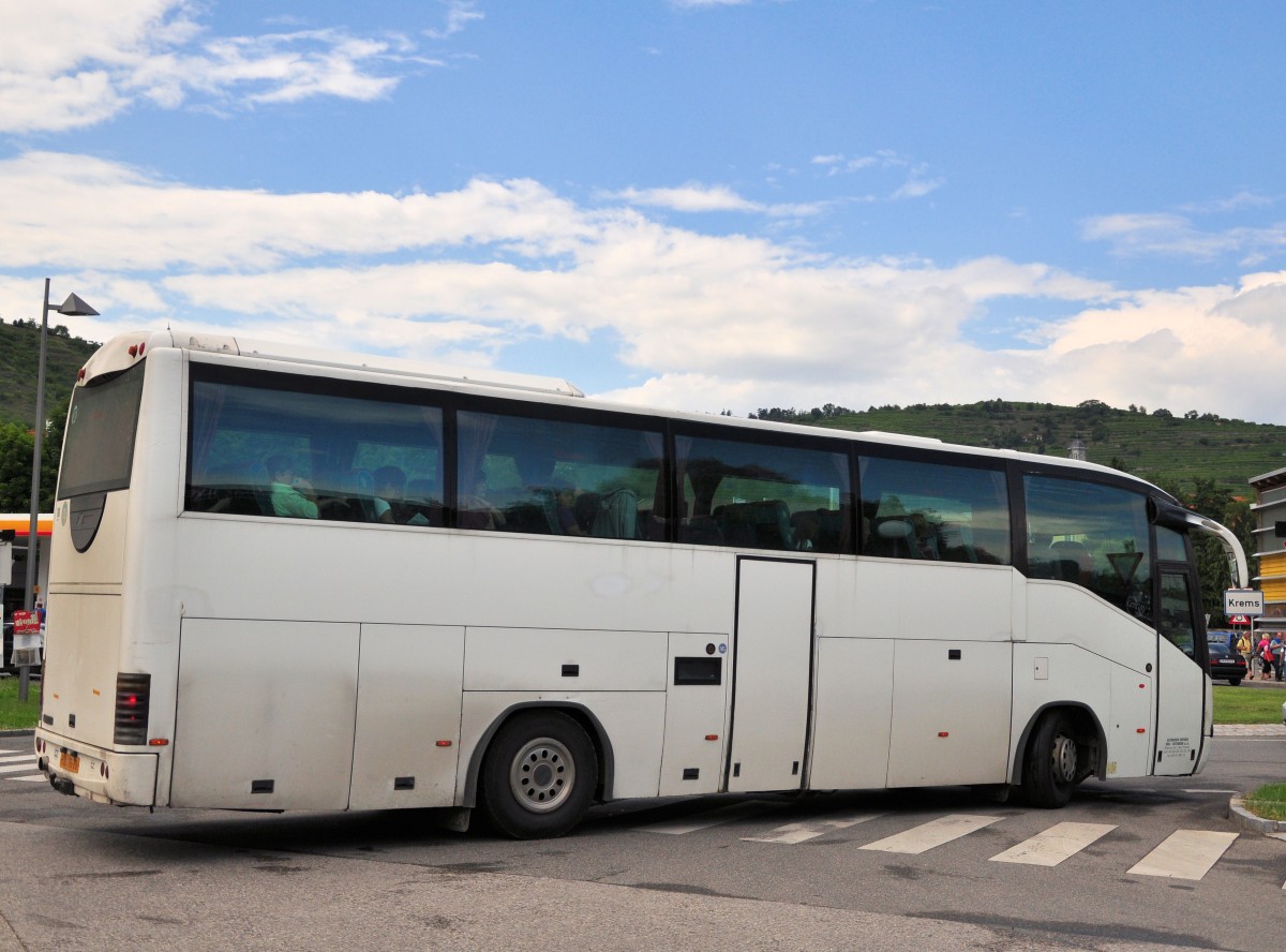 Scania Irizar aus Ungarn am 12.Juli 2014 in Krems gesehen.