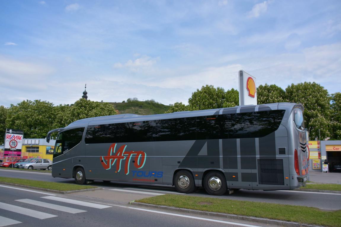 Scania Irizar i8 von Sato Tour aus Spanien in Krems.