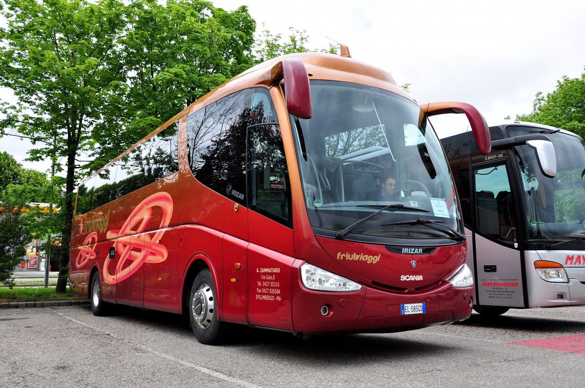 Scania Irizar von Zammataro aus Italien am 2.5.2015 in Krems.