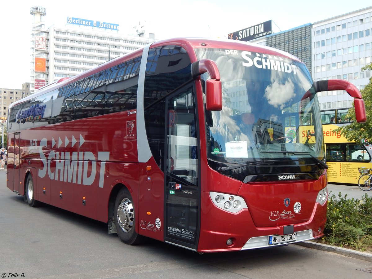 Scania OmniExpress von Der Schmidt aus Deutschland in Berlin.