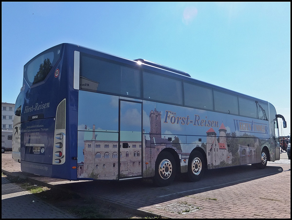 Scania OmniExpress von Frst-Reisen/Weltenbummler aus Deutschland im Stadthafen Sassnitz.