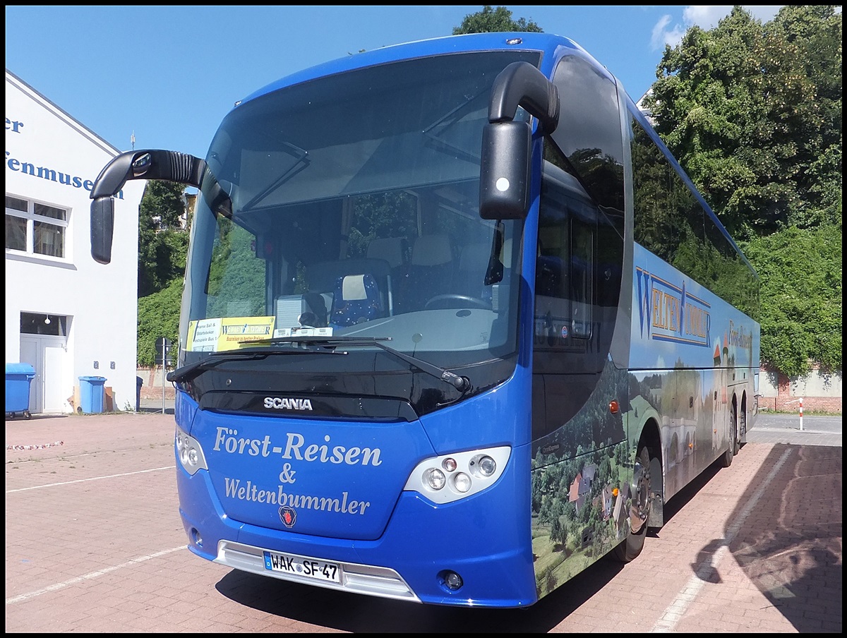 Scania OmniExpress von Frst-Reisen/Weltenbummler aus Deutschland im Stadthafen Sassnitz.