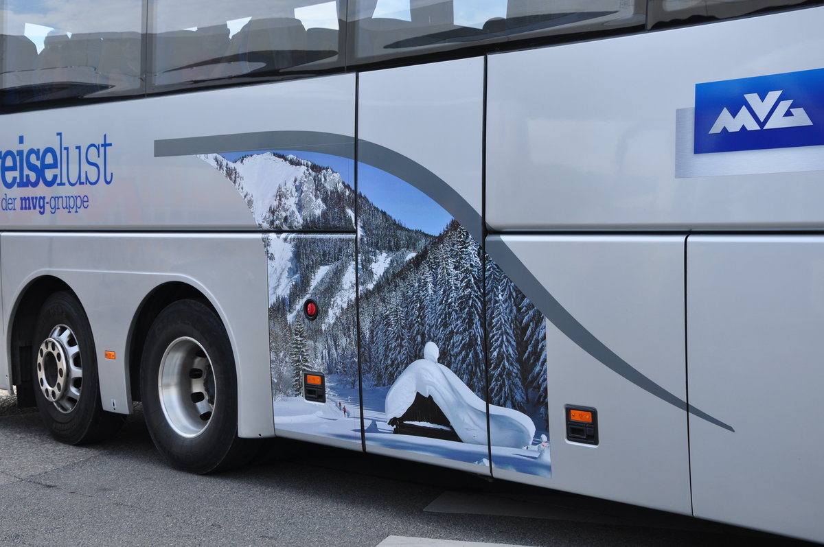 Schnes Winterbild als Seitendekor am MAN Lions Coach von  Mrztaler  Reisen aus sterreich in Krems gesehen.