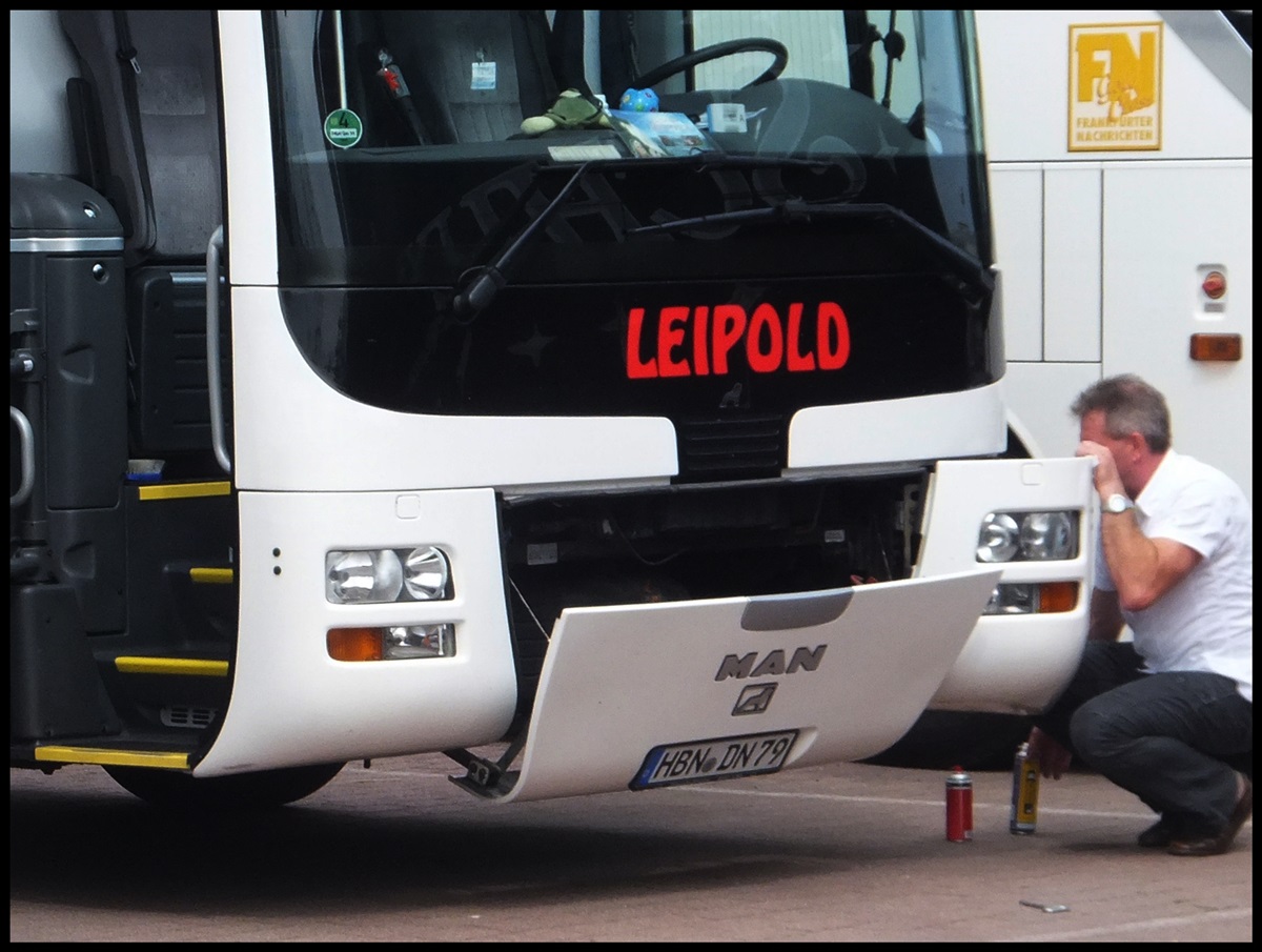 Seltener Anblick - MAN Lion's Coach von Leipold aus Deutschland im Stadthafen Sassnitz.