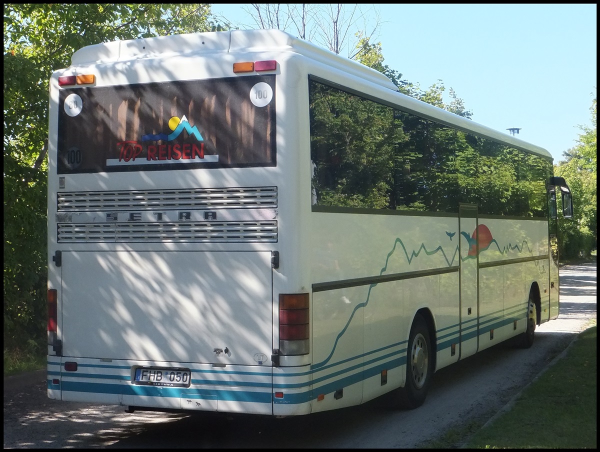 Setra 315 GT-HD von Autobusų Nuoma J. Raudoniaus IĮ aus Litauen (ex Top-Reisen) in Sassnitz.