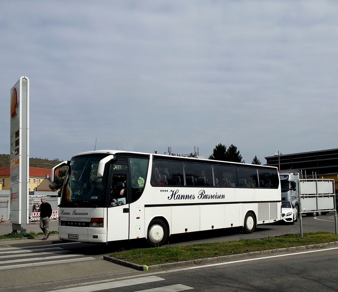 Setra 315 HD von Hannes Busreisen aus Wien am 14.4.2015 in Krems.