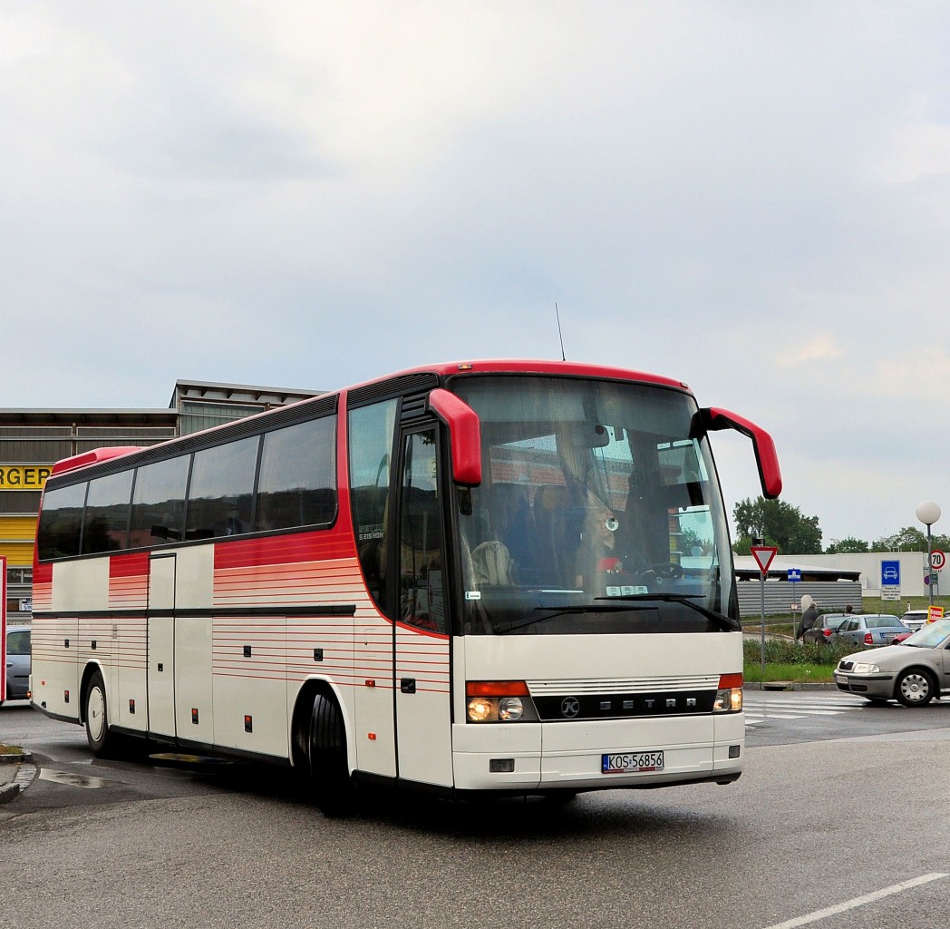 Setra 315 HDH aus Polen im Mai 2014 in Krems.
