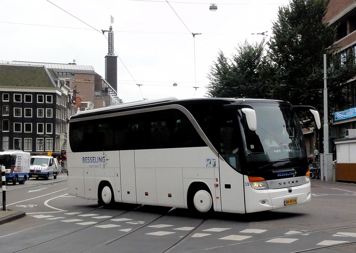 Setra 411 HD von Bessling/NL im Juli 2014 in Amsterdam gesehen.