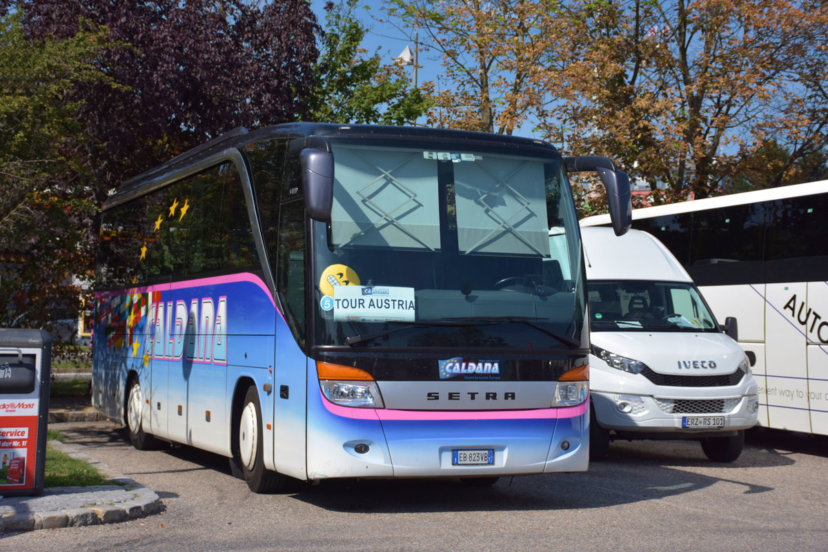 Setra 411 HD von Caltana Reisen aus Italien 2017 in Krems.