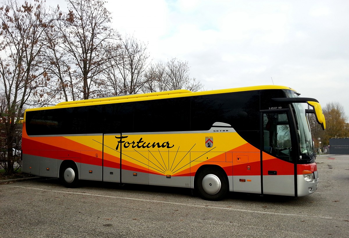 Setra 415 GT-HD von Fortuna Reisen aus sterreich am 16.11.2014 in Krems.
