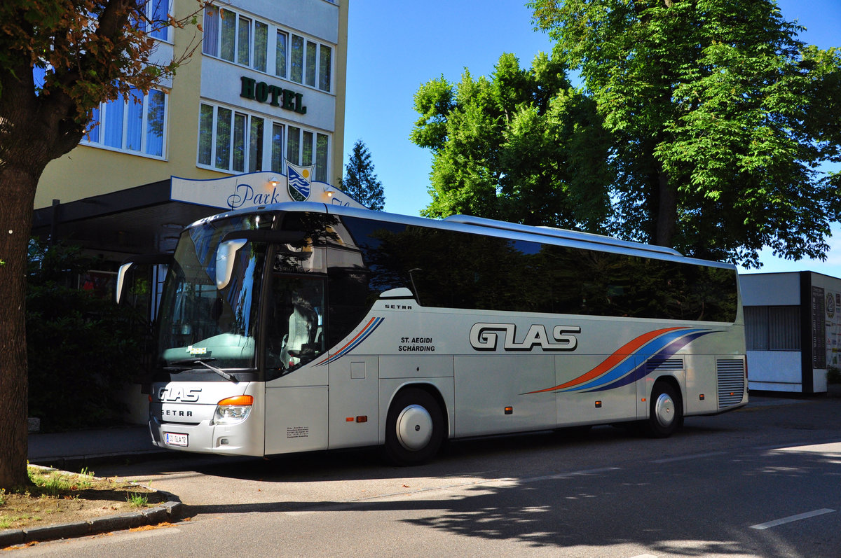 Setra 415 GT-HD von Glas Reisen aus sterreich in Krems gesehen.