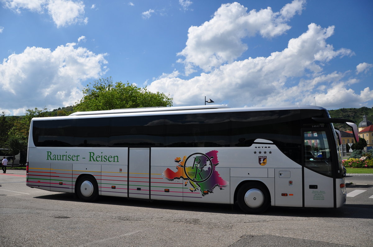 Setra 415 GT-HD von Hans Plssnig Reisen aus sterreich in Krems gesehen.