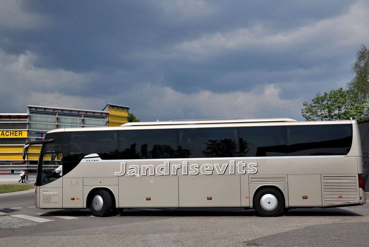 Setra 415 GT-HD von Jandrisevits aus sterreich im Mai 2014 in Krems.