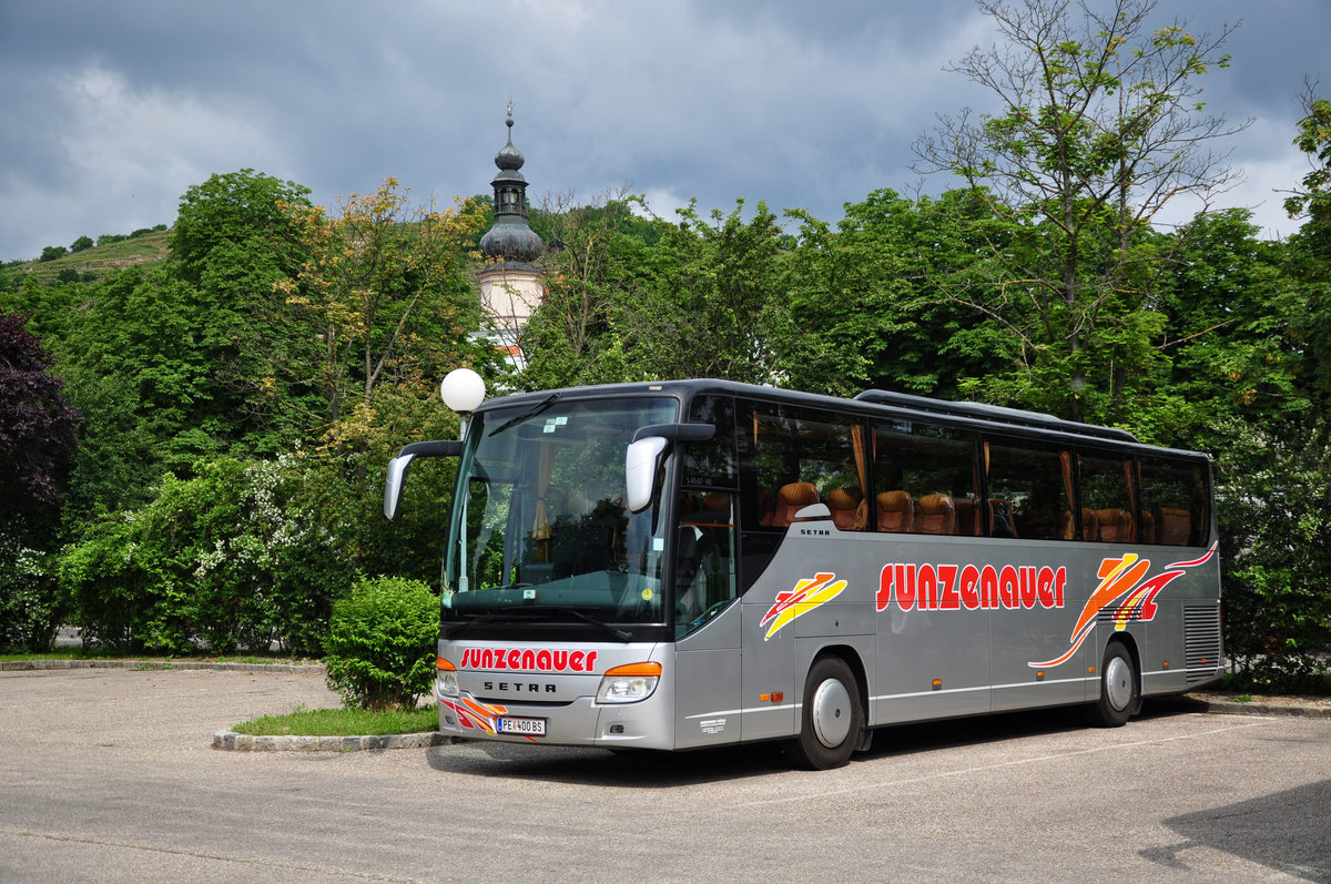 Setra 415 GT-HD von Sunzenauer Reisen aus sterreich in Krems gesehen.