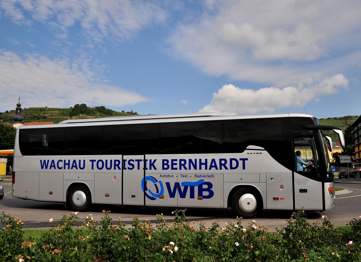 Setra 415 GT-HD von WTB (Wachau Touristik Bernhardt)am 12.Juli 2014 in Krems gesehen.