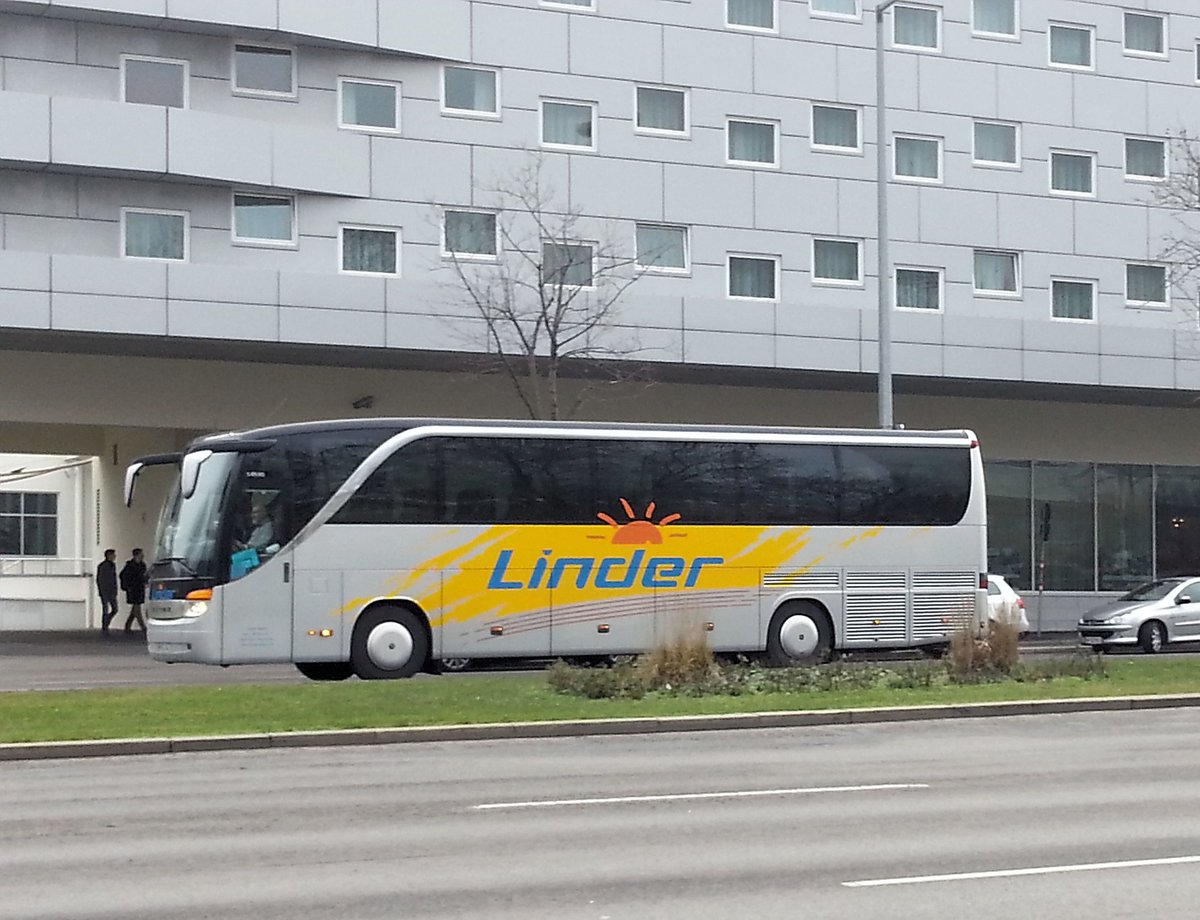 Setra 415 HD von Linder Reisen aus der BRD in Wien bei der UNO City gesehen.