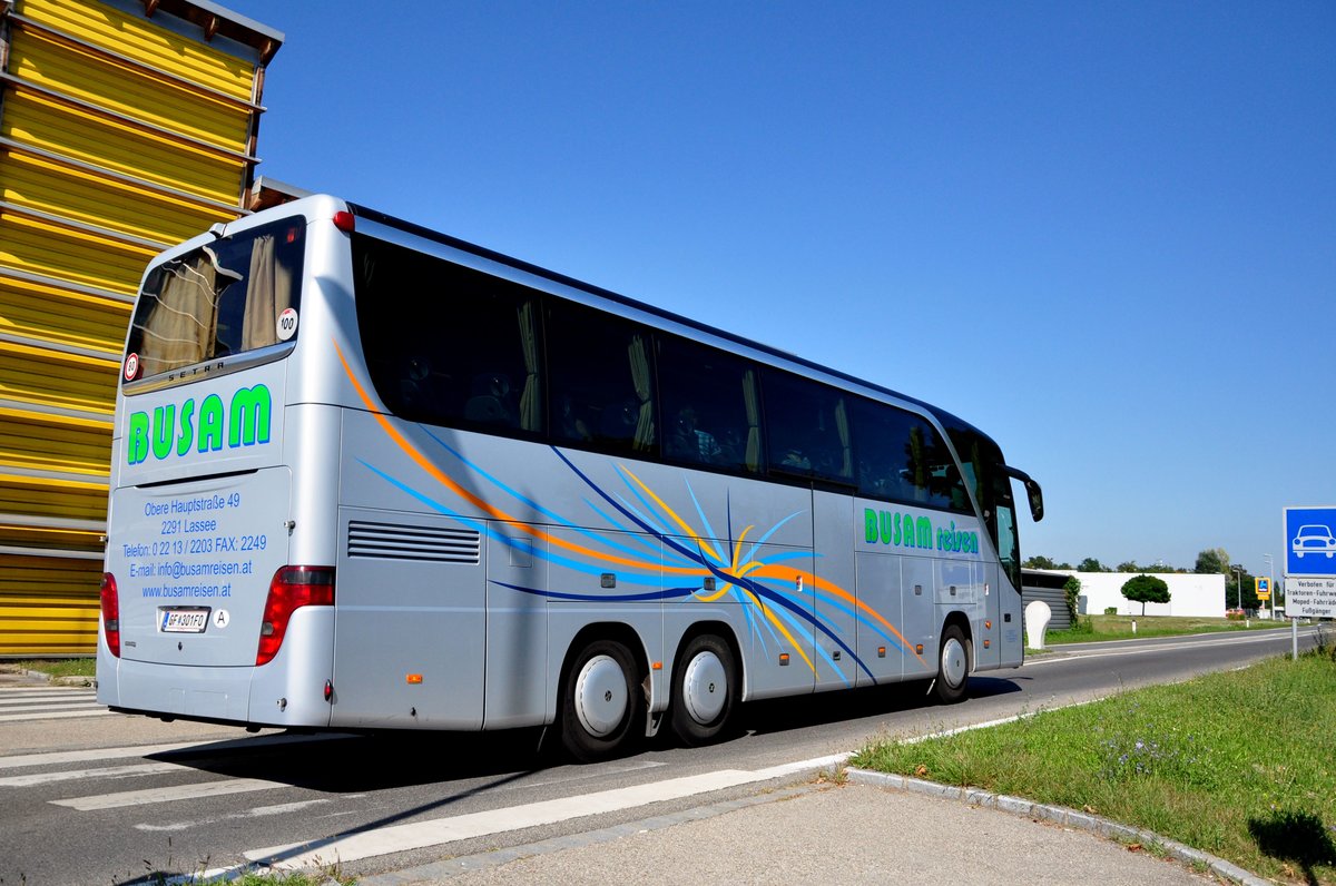 Setra 415 HDH von BUSAM Reisen aus sterreich in Krems unterwegs.