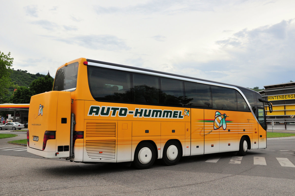 Setra 415 HDH von Hummel Reisen aus der BRD in Krems gesehen.