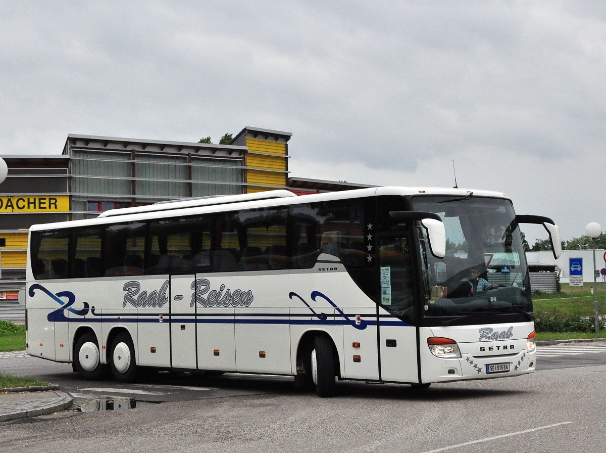 Setra 416 GT-HD von Raab Reisen aus sterreich am 21.5.2015 in Krems.