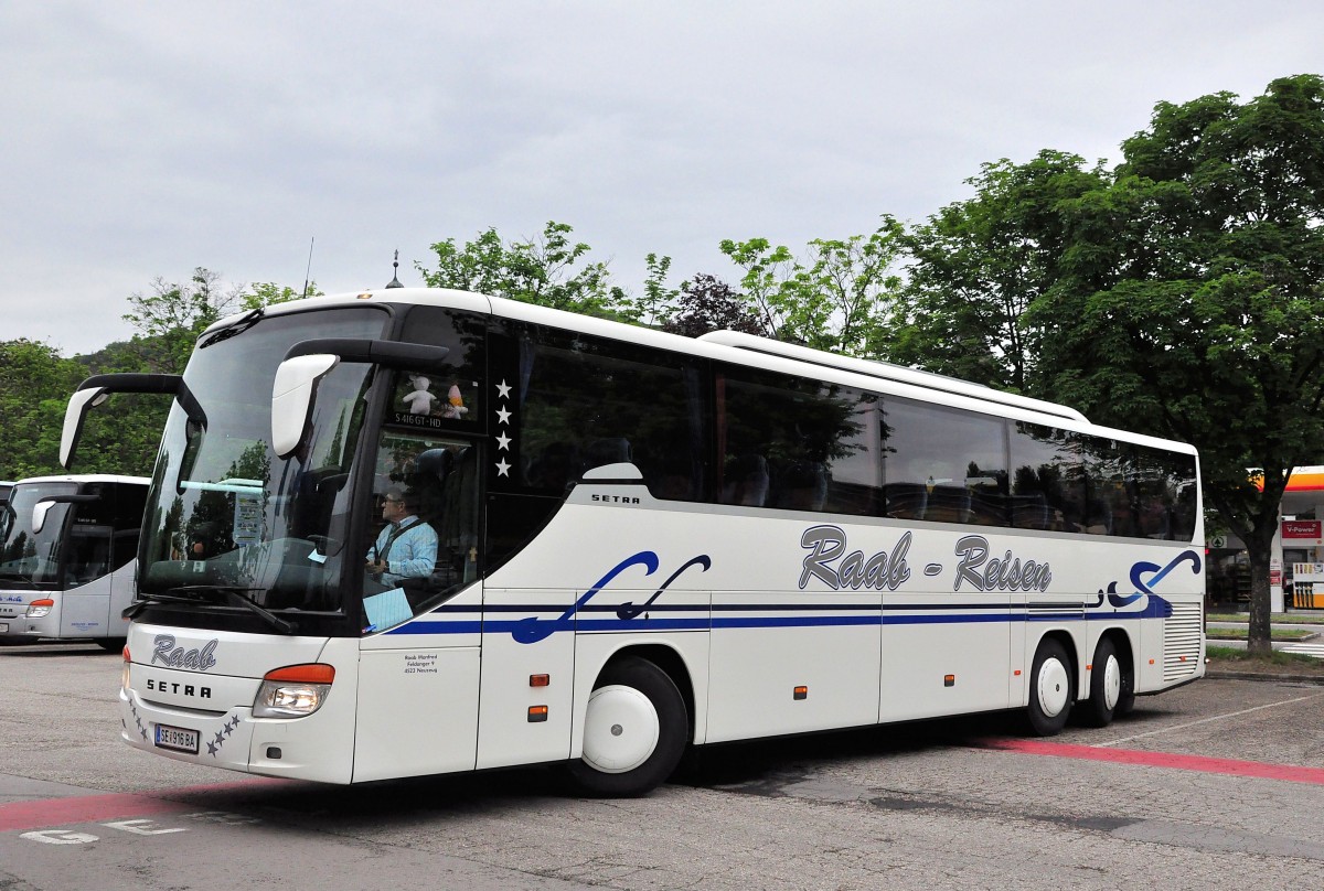 Setra 416 GT-HD von Raab Reisen aus sterreich am 21.5.2015 in Krems.