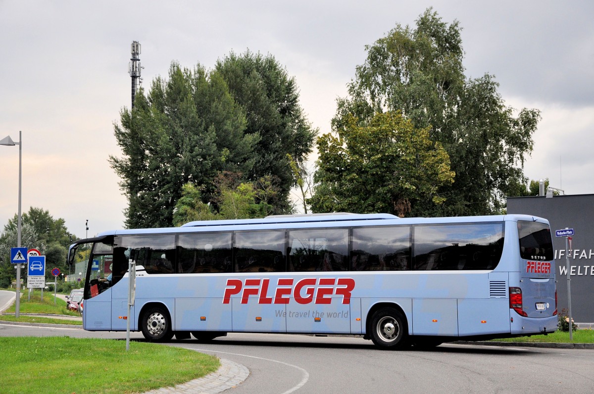 SETRA 416 GT vom Reisebro PFLEGER aus Niedersterreich im September 2013 in Krems unterwegs.