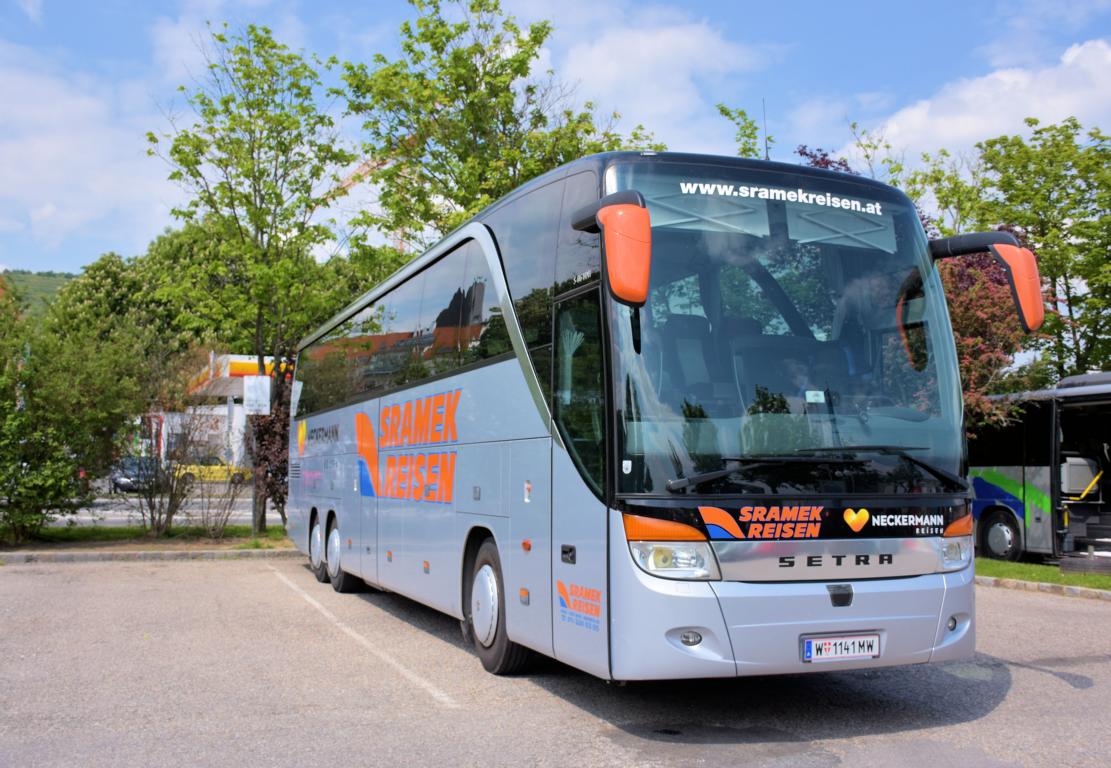 Setra 416 HDH von Sramek Reisen aus Wien in Krems.