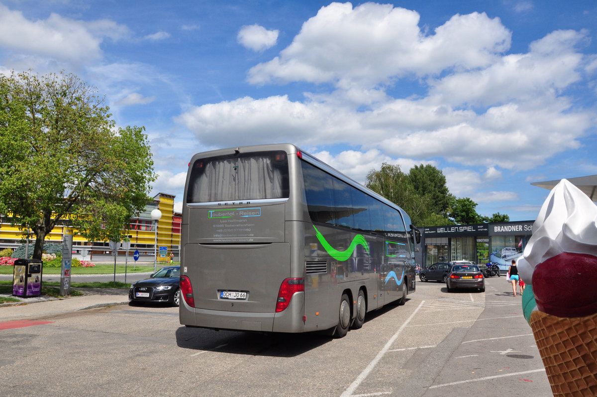 Setra 416 HDH von Taubertal Reisen aus der BRD in Krems gesehen.