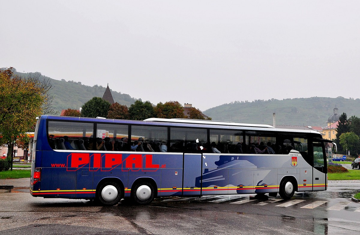 Setra 417 GT-HD von Pipal Reisen aus Bruck a.d.Leitha/Niedersterreich am 11.9.2014 in Krems gesehen.