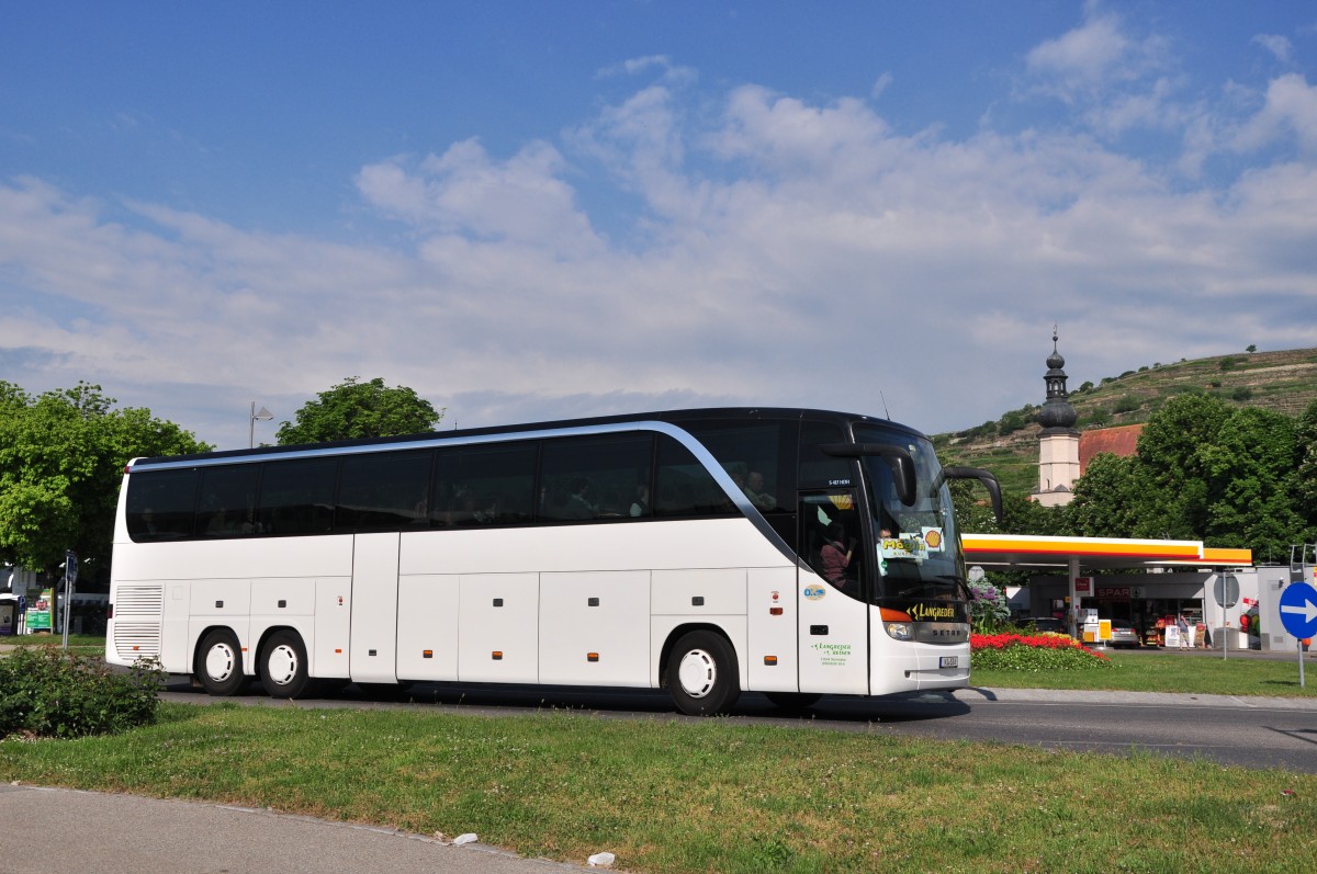 Setra 417 HDH von Langreder Reisen aus der BRD am 19.5.2015 in Krems.