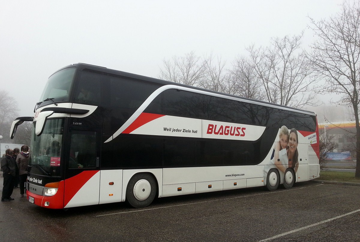 Setra 431 DT von Blaguss Wien im Dez.2013 in Krems gesehen.