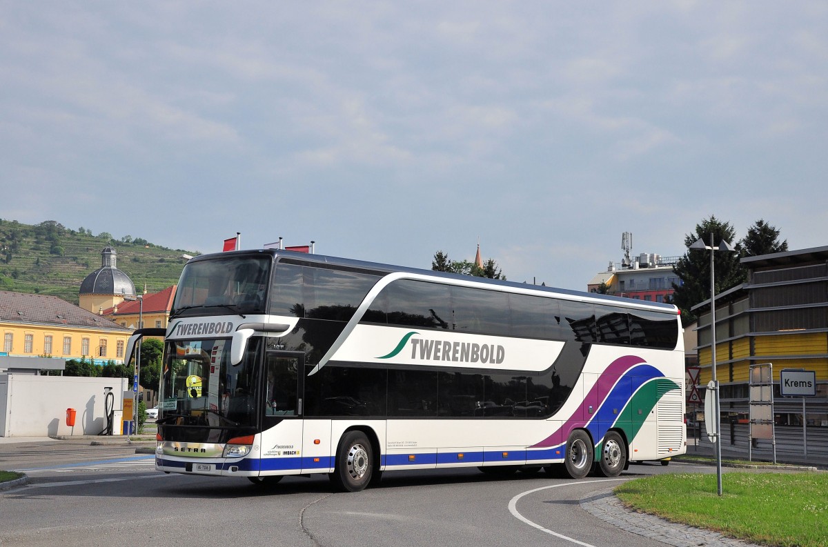 Setra 431 DT von Twerenbold aus der Schweiz im Mai 2015 in Krems unterwegs.