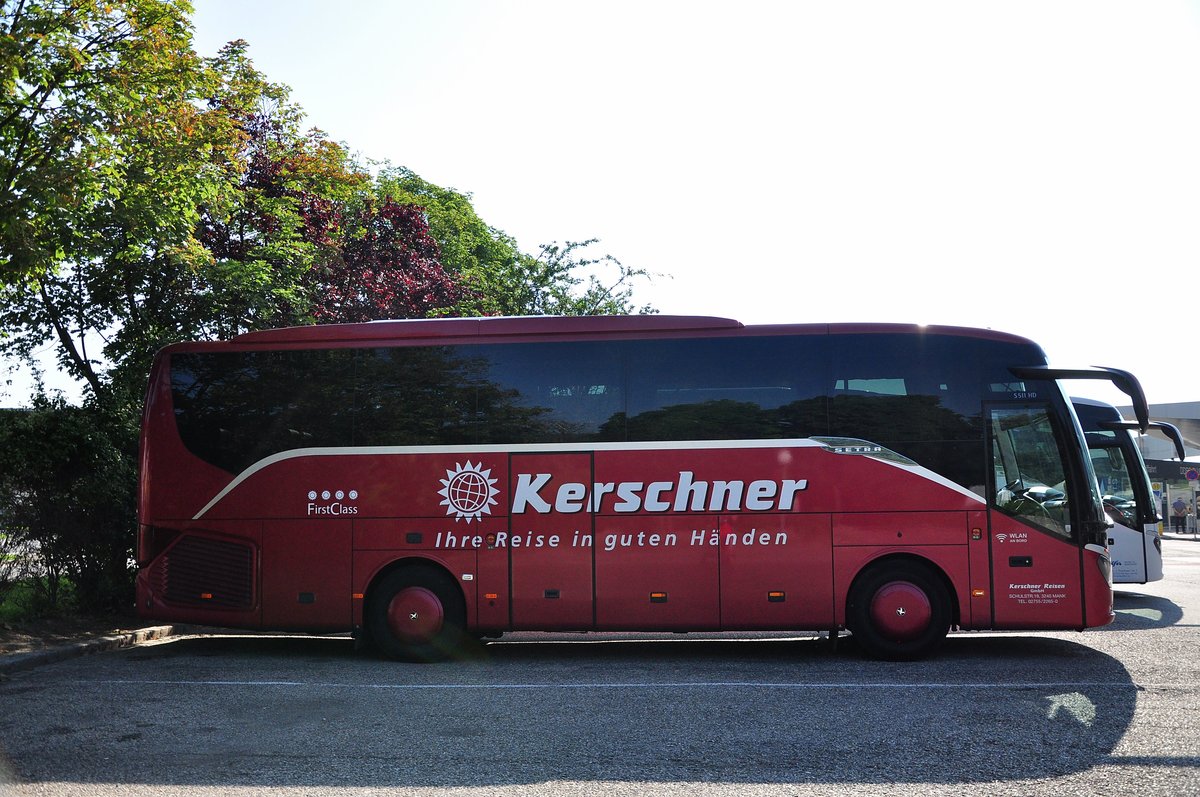 Setra 511 HD von Kerschner Reisen/Reisebro aus Niedersterreich in Krems gesehen.