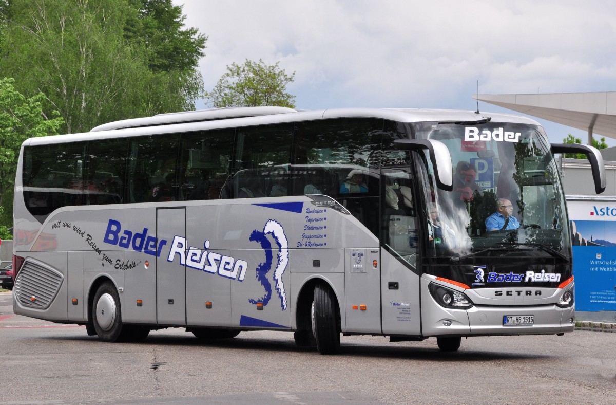 Setra 515 HD von Bader Reisen aus der BRD am 9.5.2015 in Krems.