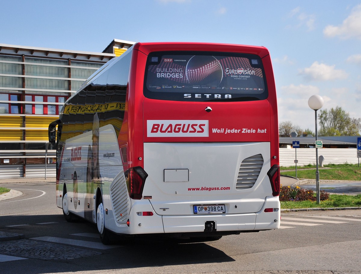 Setra 515 HD von Blaguss aus sterreich am 18.4.2015 in Krems.
