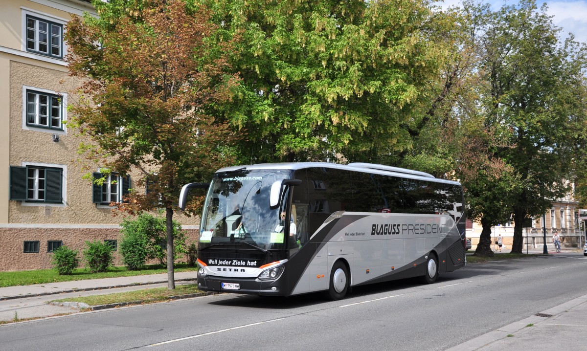 Setra 515 HD von Blaguss Reisen aus Wien am 29.August 2014 in Krems unterwegs.