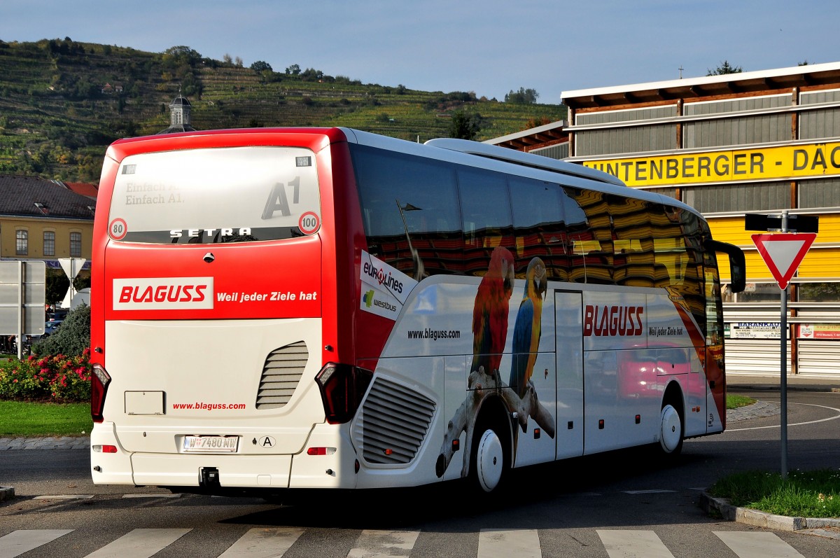 Setra 515 HD von Blaguss Reisen aus Wien am 12.10.2014 in Krems.