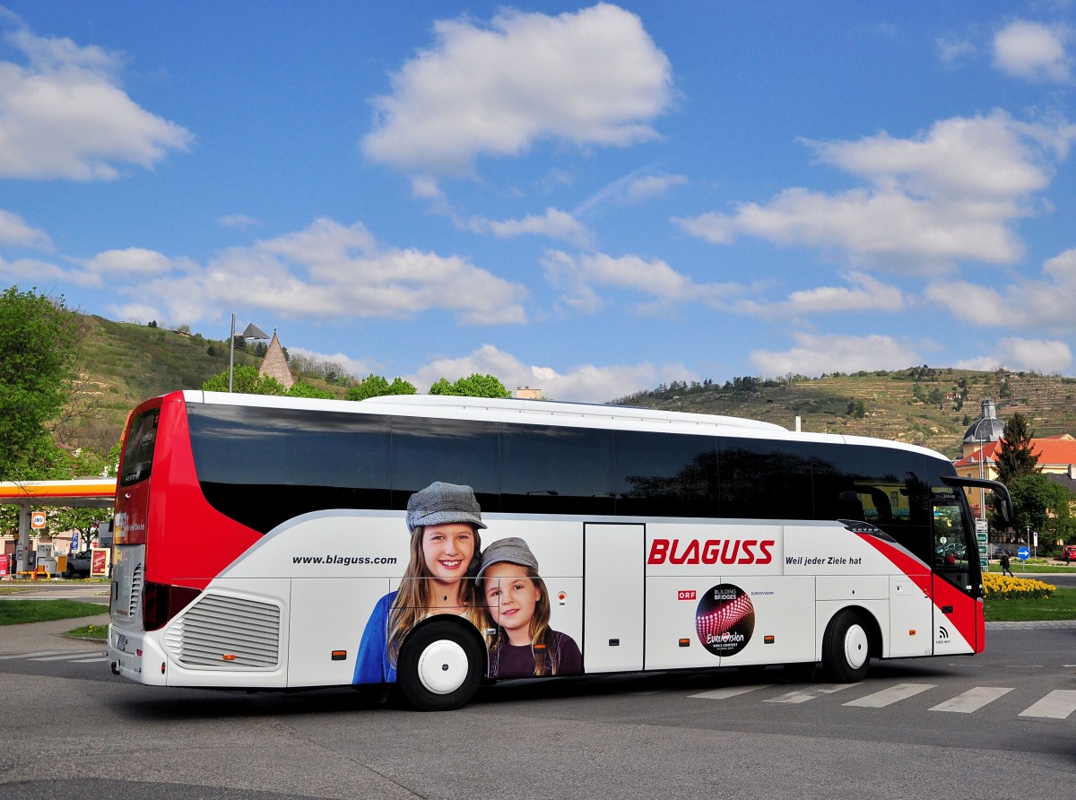 Setra 515 HD von Blaguss Reisen aus Wien im April 2015 in Krems.