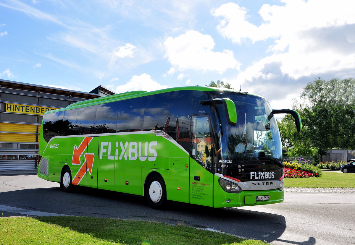 Setra 515 HD von Blaguss/SK Flixbus in Krems unterwegs.