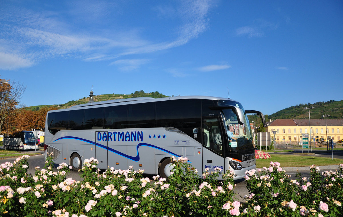 Setra 515 HD von Dartmann Reisen aus der BRD in Krems unterwegs.