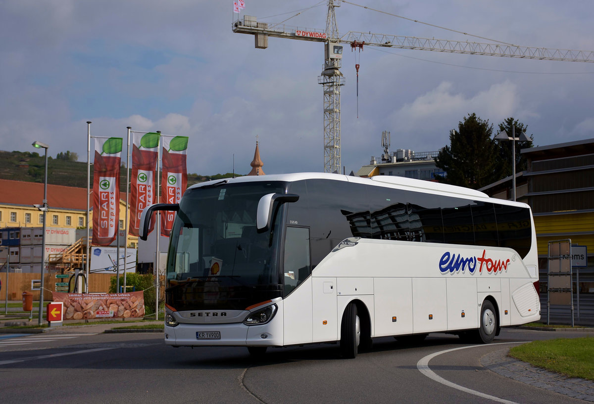 Setra 515 HD von Euro Tour aus PL in Krems.