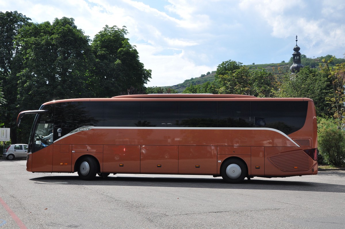 Setra 515 HD (fr Kuoni unterwegs)aus Polen im Juni 2015 in Krems.